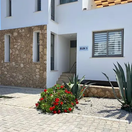 Girne/zeytinlik 2+1 Muhteşem Teraslı * Girne